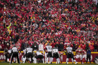 during the first half of an NFL divisional round playoff football game, Saturday, Jan. 21, 2023, in Kansas City, Mo. (AP Photo/Jeff Roberson)