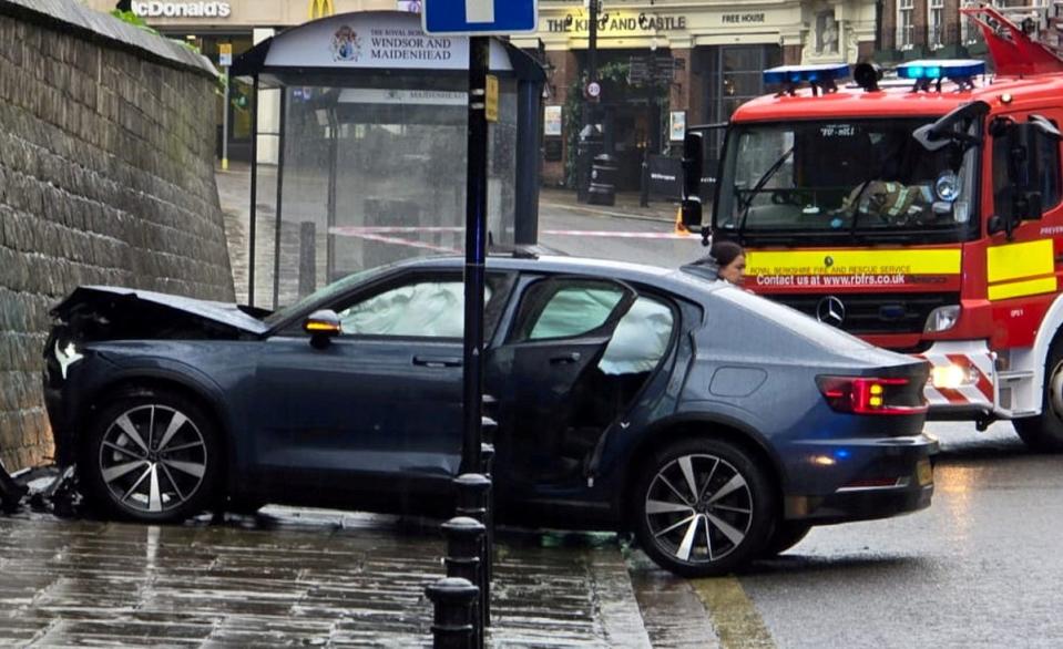 Dramatic picture shows how a car crashed into a wall of Windsor Castle (SWNS)