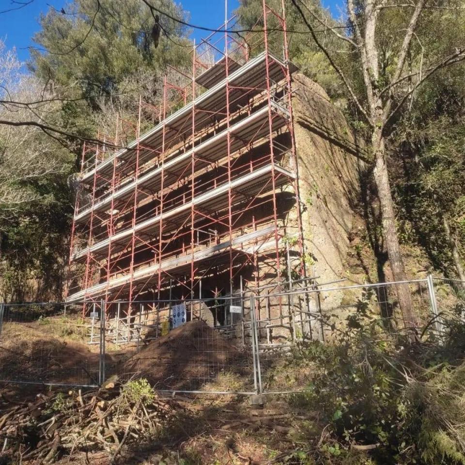 The Queen’s Tomb with scaffolding in front before excavations cleaned the surrounding area. Photo from the Superintendency of Archaeology, Fine Arts and Landscape in Southern Etruria