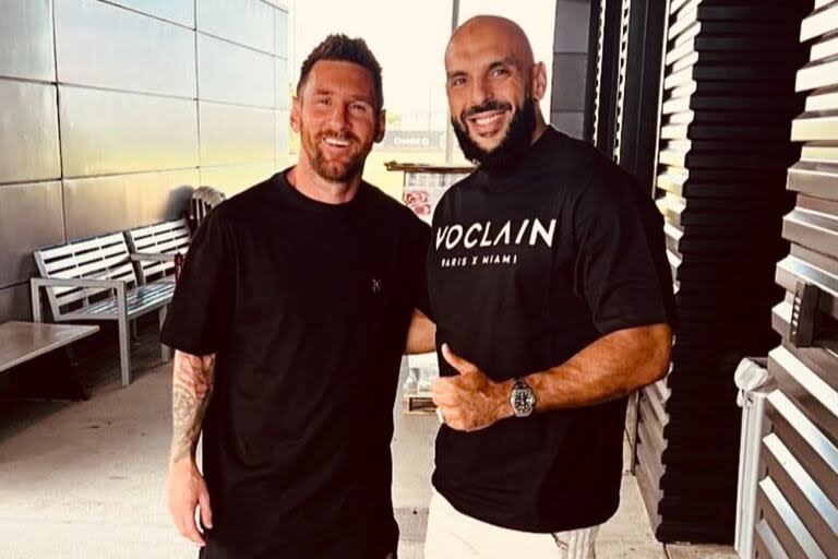 El doble guiño argentino del guardaespaldas de Lionel Messi que se viralizó en las redes. Foto/Instagram: @yassinecheuko