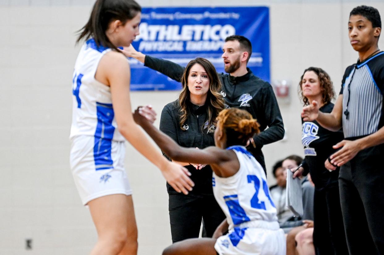Lansing Community College's head coach Megan Hudson, center, calls out to players during the first half in the game against Mid Michigan College on Tuesday, Dec. 19, 2023, in Lansing.