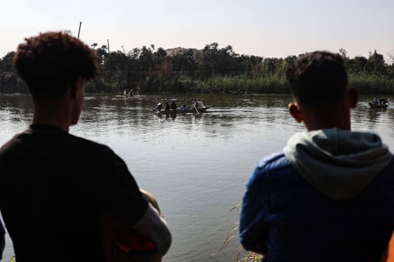 Villagers watch as fishermen search for bodies and survivor in the river Nile in Monsha'et El Kanater, after a ferry boat carrying labourers sunk leaving at least three people dead. Search and rescue efforts are under way for missing people in the accident, Egyptian media reported. The small boat was carrying eight to 10 workers when it sank, state-owned newspaper al-Ahram reported online. Mahmoud Elkhwas/dpa