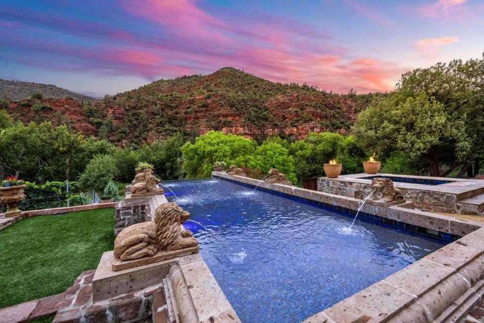 Swimming pool Russ Lyon Sotheby’s International Realty