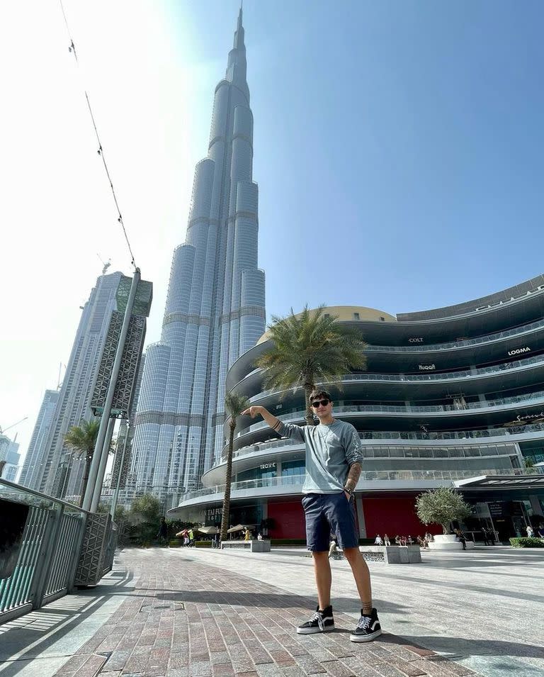 Julián Serrano en el edificio Burj Khalifa (Foto: Instagram @julianserrano01)
