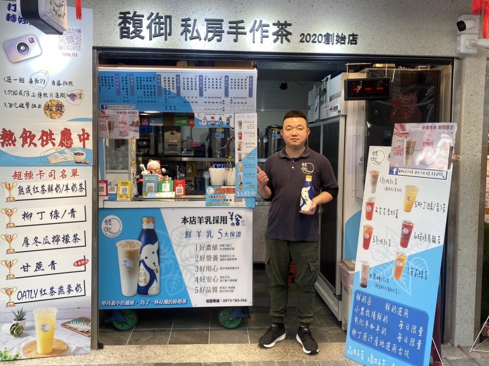 「馥御私房手作茶」於三重起家，111年選擇三重中央市場作為首間店面落腳處，是台灣少見以羊奶調製鮮奶茶的手搖飲店。    圖：新北市市場處提供 