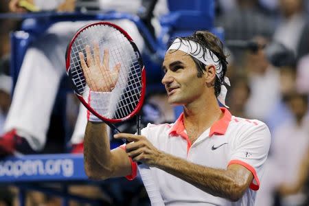 Switzerland's Roger Federer celebrates his victory over France's Richard Gasquet in their quarterfinals match at the U.S. Open Championships tennis tournament in New York September 9, 2015. REUTERS/Eduardo Munoz