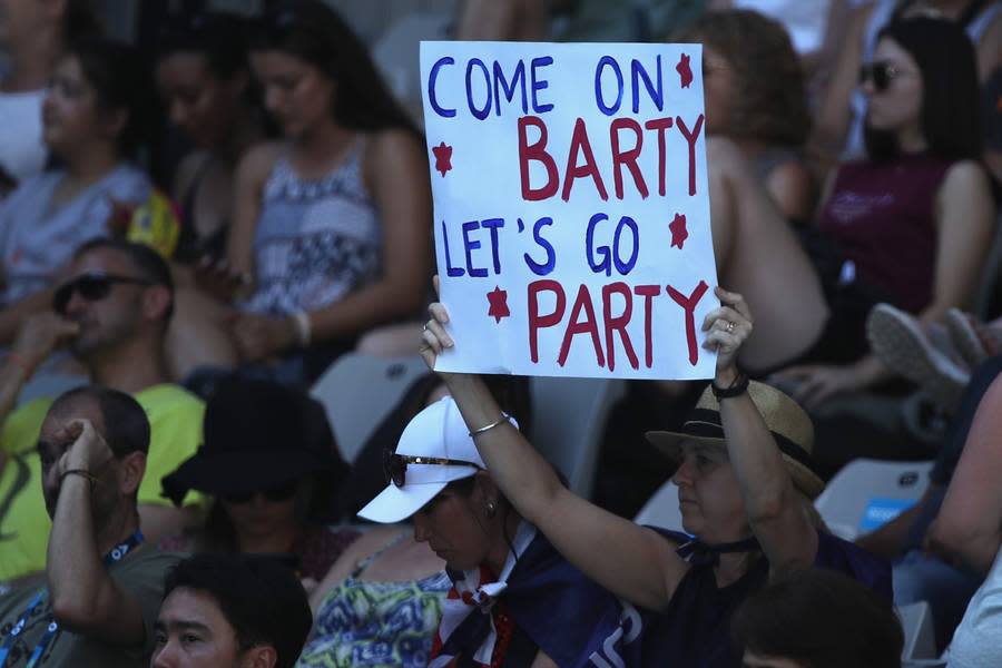 Die australischen Fans sind bereits in Partystimmung und feuern Landsfrau Ashleigh Barty an