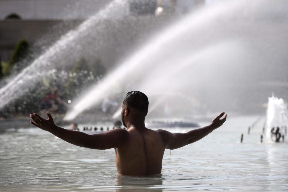 A man cools himself down in a pond at the Trocadero esplanade in Paris (AFP/Getty Images)