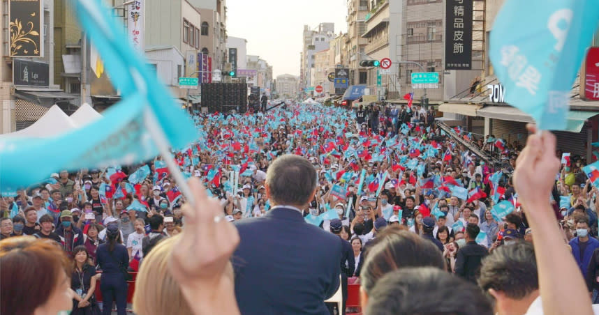 民眾黨主席柯文哲競選總統時在台南市舉辦一場5000人的造勢大會，遭民進黨人批評活動費475萬元過高。（圖／翻攝自民眾黨臉書）