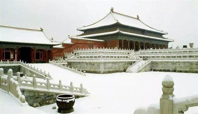 北京雪景極富盛名，尤其以故宮周邊景點最為熱門。女詩人兼導演尹麗川的一句「一下雪，北京就成了北平」傳頌大江南北，掀起北京賞雪景的熱潮，歷久不衰。（圖／網路）