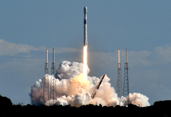 A SpaceX Falcon 9 rocket climbs away from the Cape Canaveral Space Force Station carrying a powerful next-generation SiriusXM radio broadcasting satellite. / Credit: William Harwood/CBS News