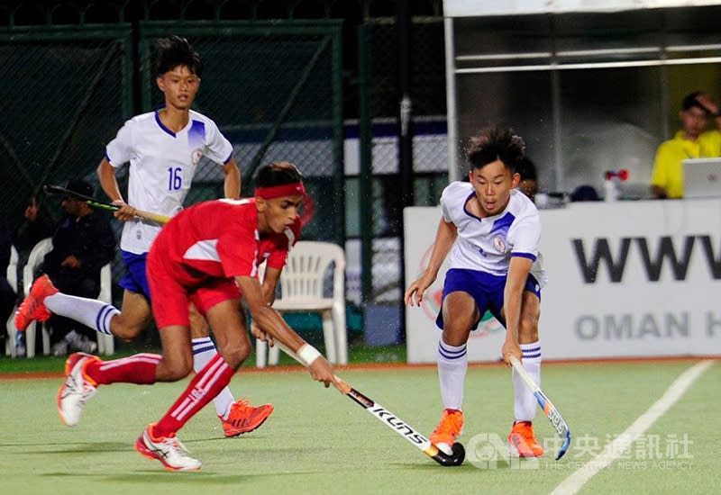 U21男子亞洲盃曲棍球錦標賽在阿曼舉行，中華隊14日在季軍賽中攻勢頻頻，發揮合作無間默契，最終以5比3勝烏茲別克，拿下銅牌。（總教練廖興洲提供）