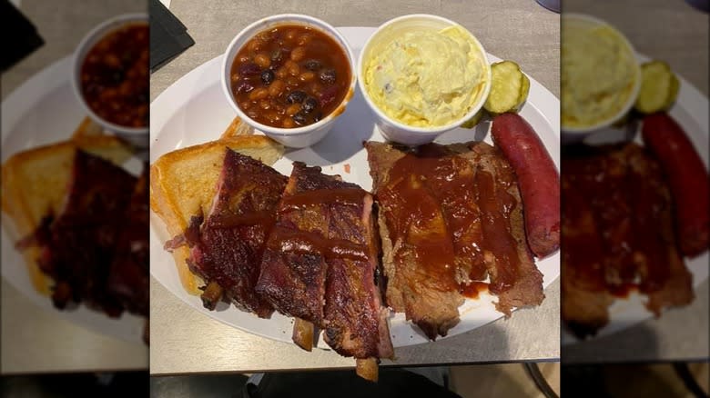 barbecued ribs with sides