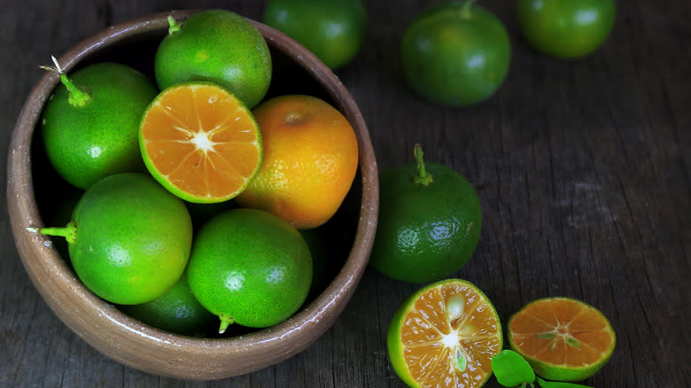 Calamansi oranges in bowl