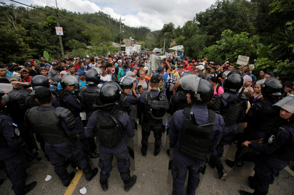 Police officers block Honduran migrants who were hoping to cross into Guatemala to join the caravan trying to reach the United States. (Photo: Jorge Cabrera/Reuters)