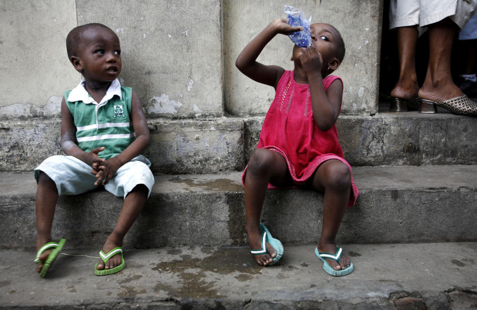 A child drinks water in central Lagos. Around <a href="http://www.who.int/gho/child_health/mortality/mortality_causes_text/en/" target="_blank">700,000 children</a>&nbsp;under the age of 5 die every year in Nigeria. Water-related diseases including malaria and diarrhea are a&nbsp;leading cause of death. (Photo: Finbarr O'Reilly/Reuters)