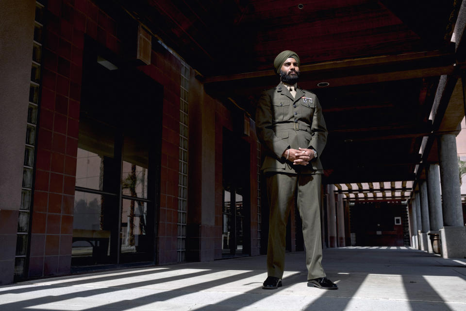 Image: Capt. Sukhbir Singh Toor in Palm Springs, Calif., on Oct. 18, 2021. (Mark Abramson for the Sikh Coalition)