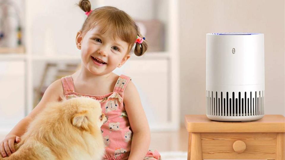 TaoTronics Air Purifier helps remove 99.97% of airborne particles. (Image via Amazon)