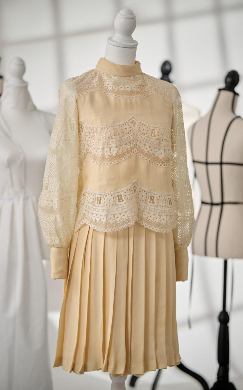 Jackie Onassis wedding dress listed at Bonhams