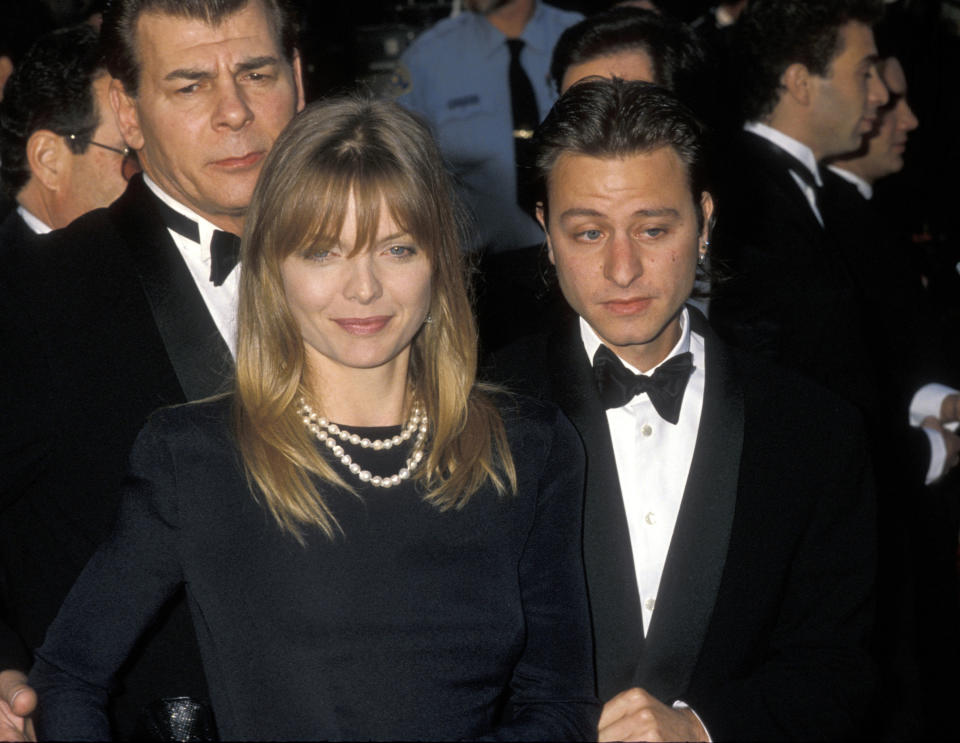 Michelle Pfeiffer y Fisher Stevens (Photo by Ron Galella, Ltd./Ron Galella Collection via Getty Images)