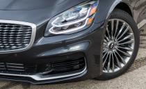 <p>If, however, you do push the K900 to its limits, modern tire and chassis technologies have made it impressively capable. With all-season tires-Michelin Primacy MXM4s sized 245/45R-19 in front and 275/40R-19 out back-the Kia orbited the skidpad with a stout 0.93 g of lateral grip and a surprisingly neutral balance that made it easy to control with the throttle. The previous K900, with its meager 0.83-g effort, wasn't even close to being this capable.<br></p>