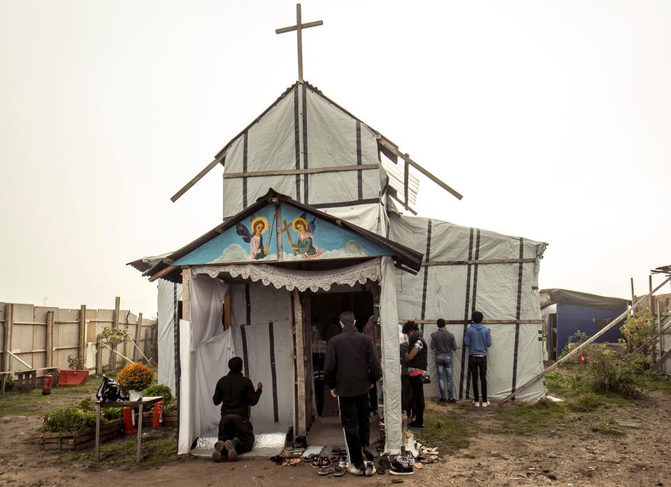 Ethiopian Coptic migrants arrive for a Mass at the makeshift Orthodox church in a migrant camp in Calais, northern France,&nbsp;on October 30, 2016. (Photo: PHILIPPE HUGUEN via Getty Images)
