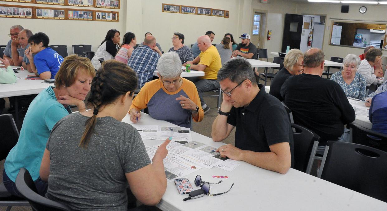 After a presentation by district administrations, the audience had time to review and discuss the facilities options presented by administrators of the Loudonville-Perrysville School District.