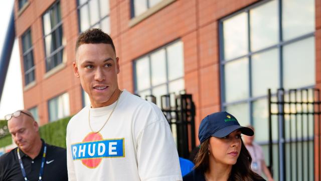 Aaron Judge supports wife Samantha Bracksieck in the NYC Marathon