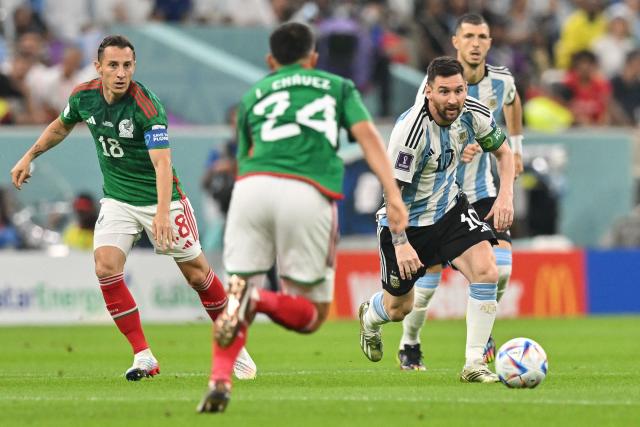 Argentina defender Lisandro Martinez kicked in the face by Mexico's Hirving  Lozano in heated World Cup match