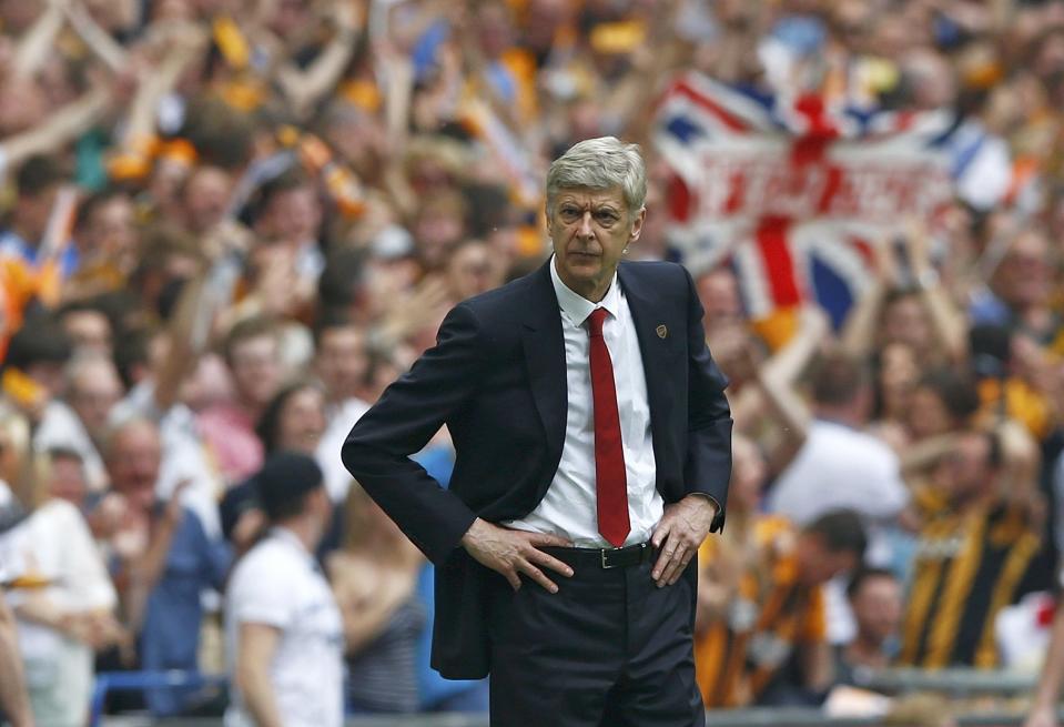 Arsenal Manager Arsene Wenger watches from the touchline during their FA Cup final soccer match against Hull City at Wembley Stadium in London, May 17, 2014. REUTERS/Darren Staples (BRITAIN - Tags: SPORT SOCCER)