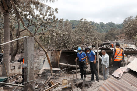 Rescue workers look for remains at an area affected by the eruption of the Fuego volcano at San Miguel Los Lotes, Escuintla, Guatemala 7 June, 2018. REUTERS/Carlos Jasso