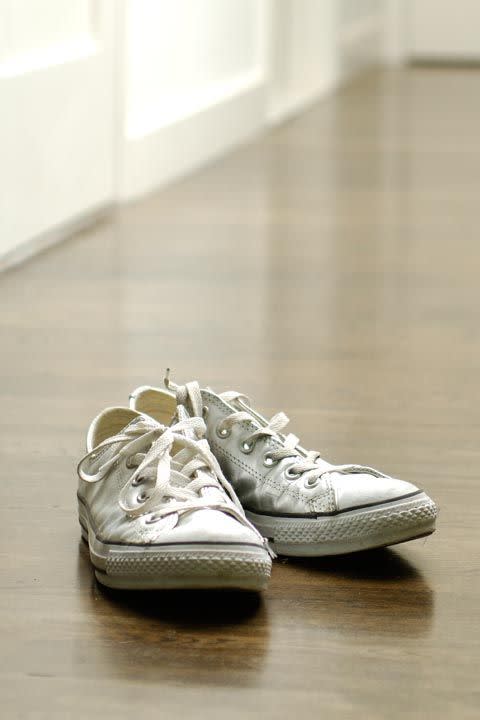 Restore white sneakers with baking soda.