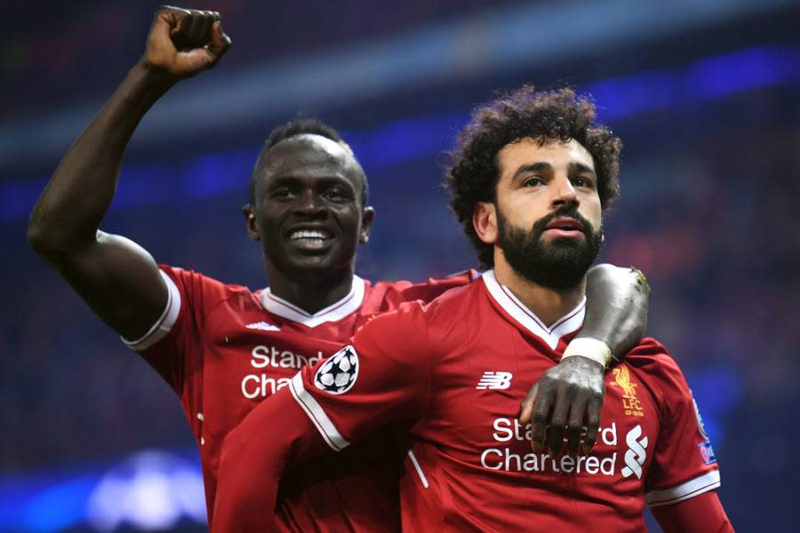 DAS IST NOCH ZU TUN: Nach einer überragenden Saison braucht es nicht viel Veränderung im Kader, allerdings sollten sich die Reds in Stellung bringen, falls ein Spieler den Verein noch verlässt. Um Sadio Mané (l.) und Mo Salah wird es nicht wirklich ruhig. Eine Alternative könnte Nicolas Pépé sein