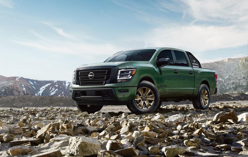 2024 nissan titan green