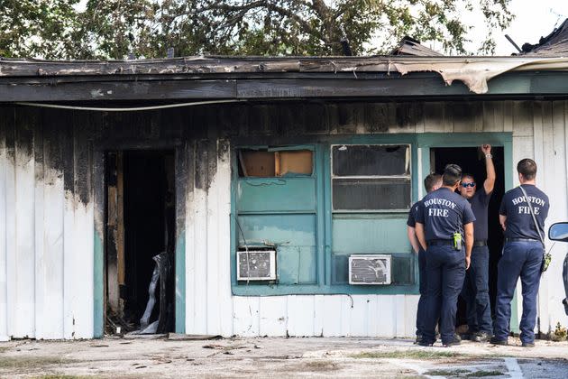 Un hombre prendió fuego a un edificio y posteriormente disparó y mató al menos a tres personas. (Photo: BRETT COOMER/HOUSTON CHRONICLE VIA AP)