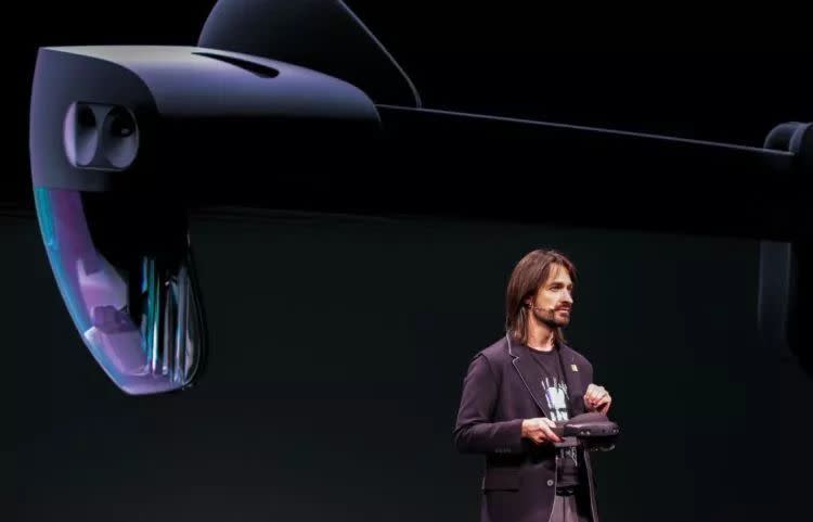 體驗完微軟的「HoloLens 2」， 我開始思考折疊屏是不是未來| MWC2019