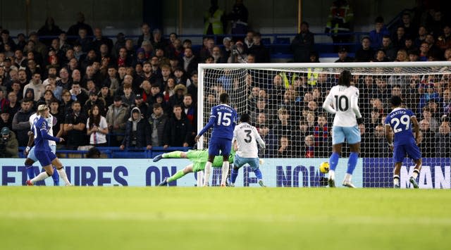 Chelsea’s Mykhaylo Mudryk (far left) scores