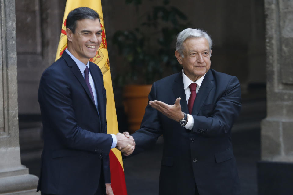 Spain’s Prime Minister Pedro Sanchez, left, shakes hands with Mexican President Andres Manuel Lopez Obrador during a photo opportunity at the National Palace in Mexico City, Wednesday, Jan. 30, 2019. Sanchez is on an official visit to Mexico. (AP Photo/Marco Ugarte)