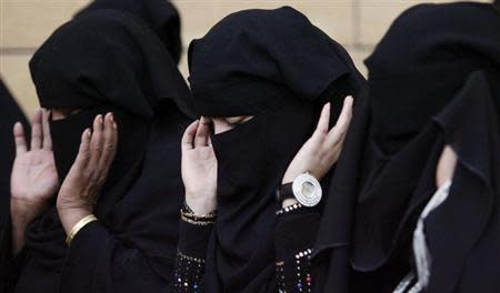 Saudi women pray during Eid al-Adha celebrations on a street in Riyadh November 27, 2009. REUTERS/Stringer