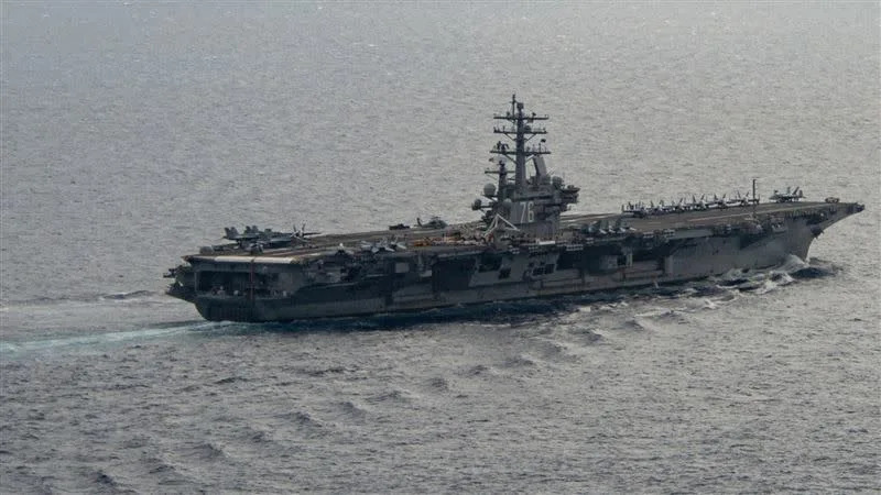 柯比表示，美國國防部長指示美國航空母艦「雷根號」戰鬥群繼續停駐在附近，以監視局勢發展。（圖／翻攝自臉書粉專「USS Ronald Reagan (CVN 76)」）