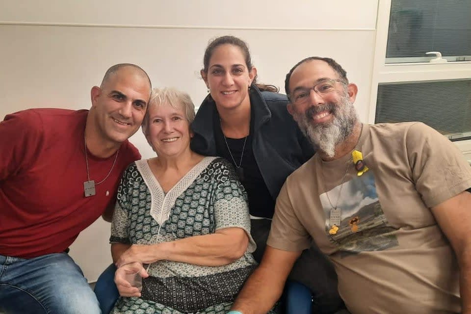 Margalit Moses, 78, poses with her family after being released by Hamas (Facebook / Yair Moses)