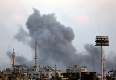 Smoke rises from Yarmouk Palestinian camp in Damascus, Syria April 21, 2018. REUTERS/Ali Hashisho