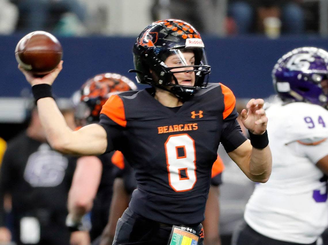 Aledo quarterback Hauss Hejny (8) tosses a completion down field in the first half of a UIL Class 5A D1 state championship football game at AT&T Stadium in Arlington, Texas, Saturday, Dec. 16, 2022. Aledo led 35-0 at the half. (Star-Telegram Bob Booth)