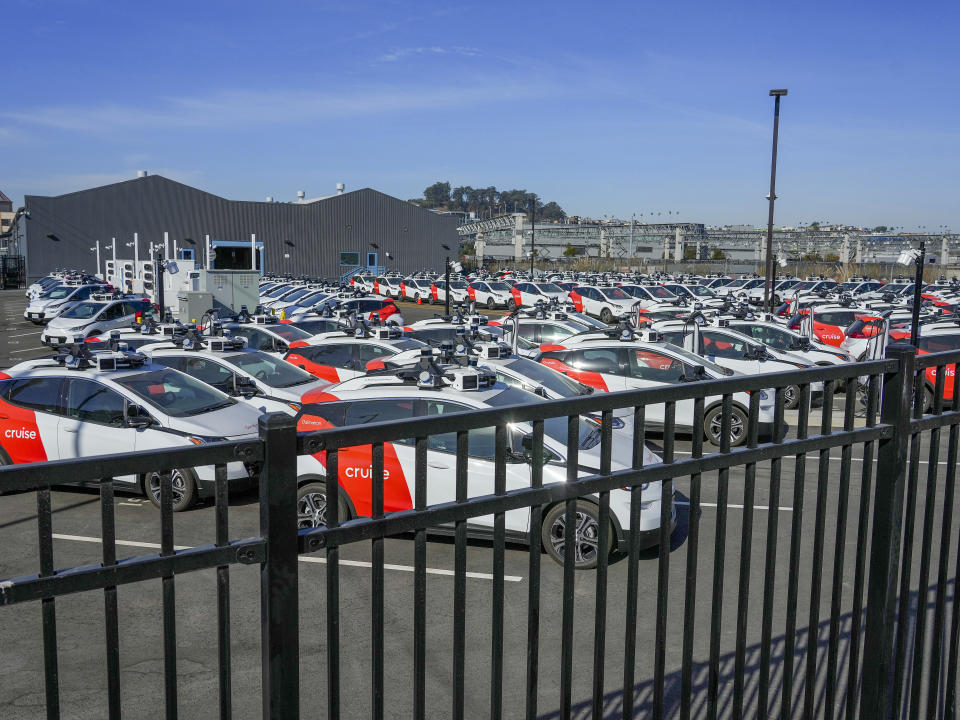 Vehículos de Cruise en un estacionamiento en San Francisco, el 1.° de noviembre de 2023. (Jim Wilson/The New York Times).