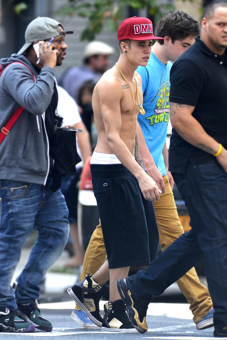 **EXCLUSIVE** Justin Bieber seen out without a shirt in SoHo, New York City