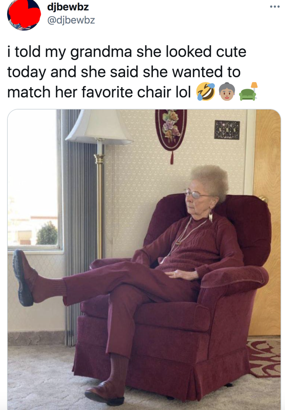 tweet of a grandma who wanted to match her couch so she wore a similar colored outfit