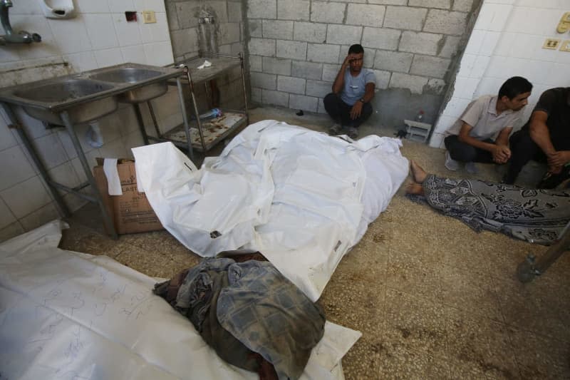 People mourn their relatives, who were killed in an Israeli attack, at Al-Aqsa Martyrs Hospital in Deir al-Balah for funeral prayers and burial after Israeli army launched an attack on the home in Nuseirat Refugee Camp, located in central Gaza City. Omar Ashtawy/APA Images via ZUMA Press Wire/dpa