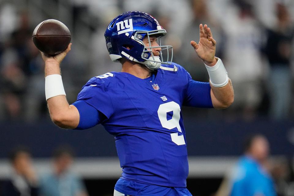 New York Giants quarterback Matt Barkley (9) warms up before an NFL football game against the Dallas Cowboys, Sunday, Nov. 12, 2023, in Arlington, Texas. (AP Photo/Julio Cortez)