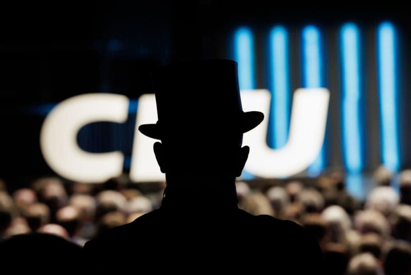 A man with a top hat stands in front of the Christian Democratic Union of Germany (CDU) logo during the CDU Policy Conference to present its basic program "Fundamental CDU - the Germany Tour 2024" for discussion in the Kuppelsaal of the Congress Centrum. Ole Spata/dpa