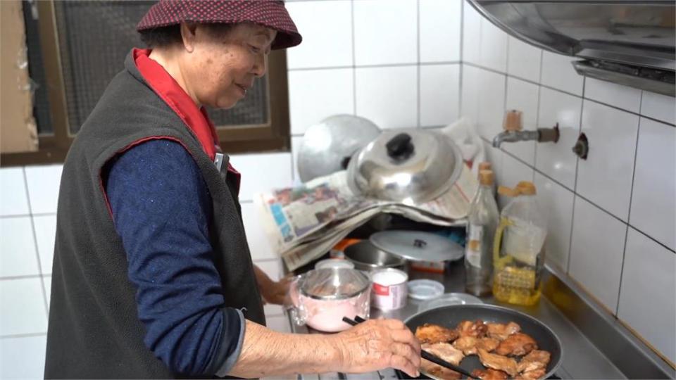 阿嬤大飯店／煎老鼠仔肉美味上桌！不到100元餵飽全家　醬香色澤超誘人